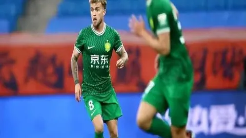 青岛海牛宣布：蒿俊闵、曲文博等加入教练阵容