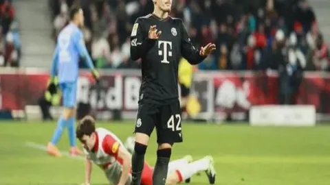 特鲁姆普在台球斯诺克赛中晋级八强